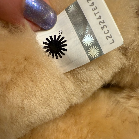 UGG Australia Bailey Bow Boots Worn TWICE Retail $210 - Picture 7 of 9